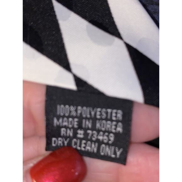 Looney Tunes Mania Neck Tie Bugs Bunny Taz Tweety Coyote Leaning Tower of Pisa - Picture 6 of 6